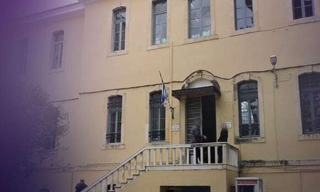 Κρήτη: Κακουργηματικές διώξεις στον πατέρα που έδερνε στο μπαλκόνι με ξύλο την κόρη του - ΕΛΛΑΔΑ