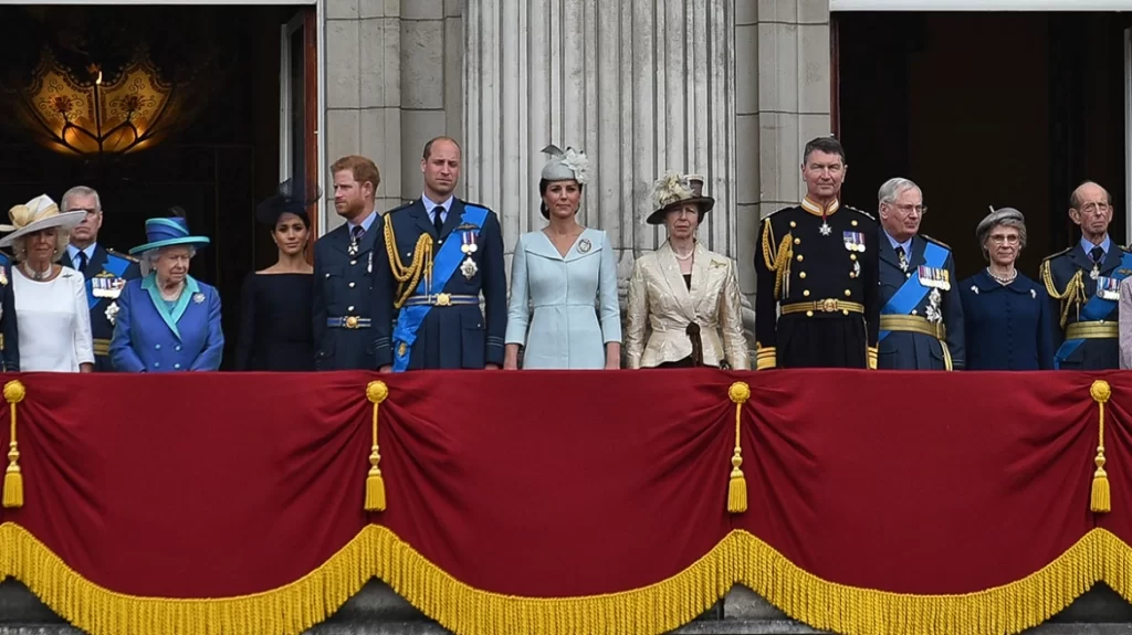 Βασίλισσα Ελισάβετ: Όλη η βασιλική οικογένεια στο πλευρό της στο Μπαλμόραλ - ΕΛΛΑΔΑ
