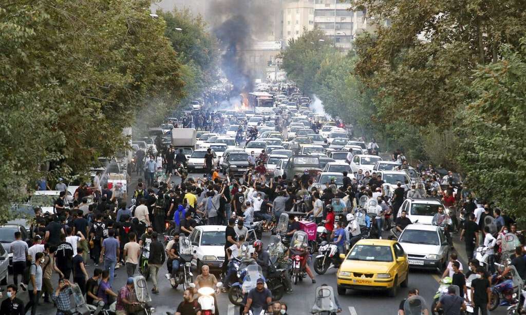 Ιράν: Δραματικές εξελίξεις - Ο στρατός απειλεί να βγει στους δρόμους - Βλέπει «ξένο δάκτυλο» - ΕΛΛΑΔΑ