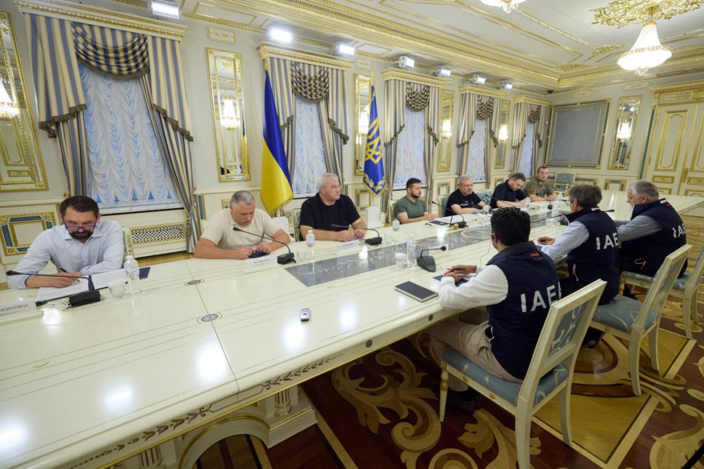 Ο Ζελένσκι υποδέχθηκε στο Κίεβο την αποστολή του Διεθνούς Οργανισμού Ατομικής Ενέργειας - ΔΙΕΘΝΗ