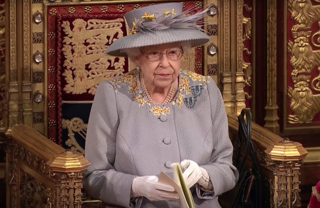 Βασίλισσα Ελισάβετ: Τα σκάνδαλα που «ταρακούνησαν» το παλάτι - ΔΙΕΘΝΗ