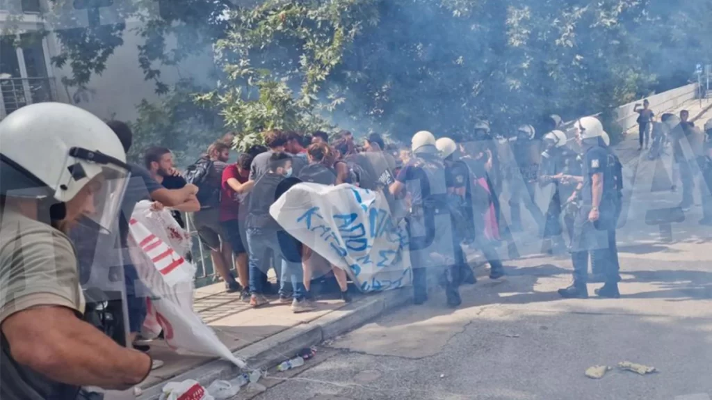 Θεσσαλονίκη: Χημικά στο ΑΠΘ μετά από επίθεση στην Πανεπιστημιακή Αστυνομία - ΕΛΛΑΔΑ