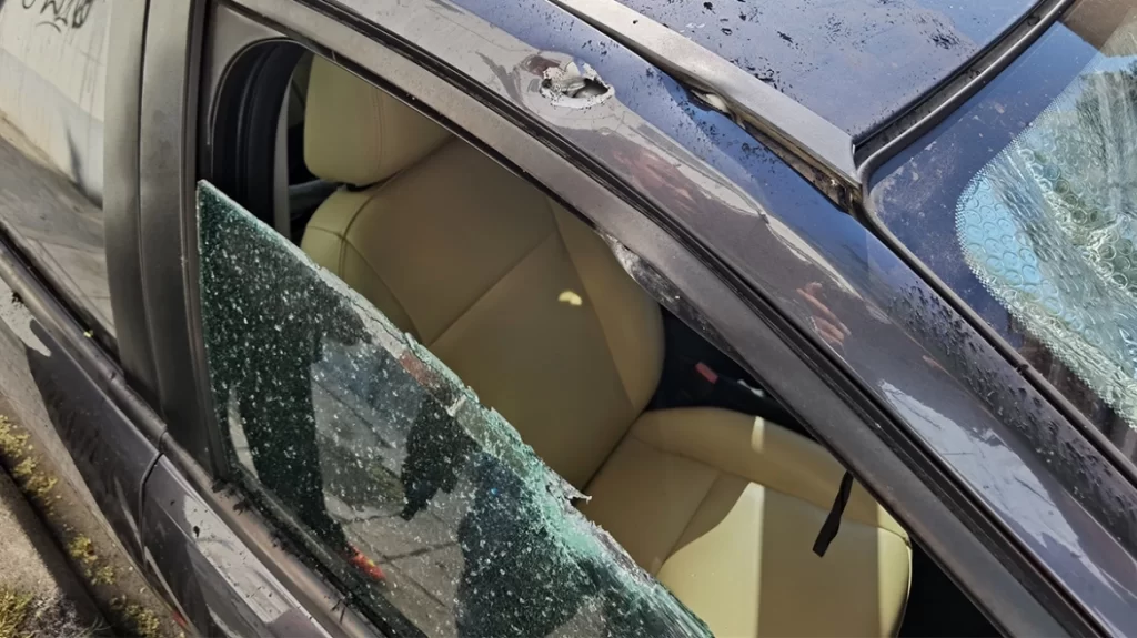 Πετράλωνα: «Γαζωμένα» αυτοκίνητα στο στενό πυροβόλησαν τον άνδρα - Δείτε φωτογραφίες - ΕΛΛΑΔΑ