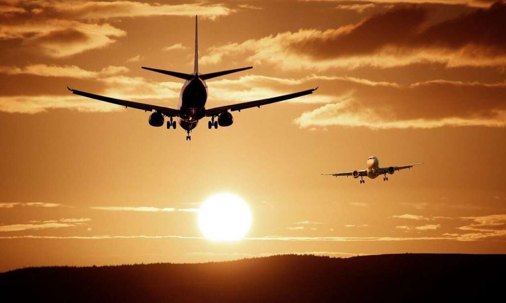 Αεροδρόμιο Ηρακλείου: Μεθυσμένοι τουρίστες έκαναν «άνω κάτω» την πτήση - ΕΛΛΑΔΑ