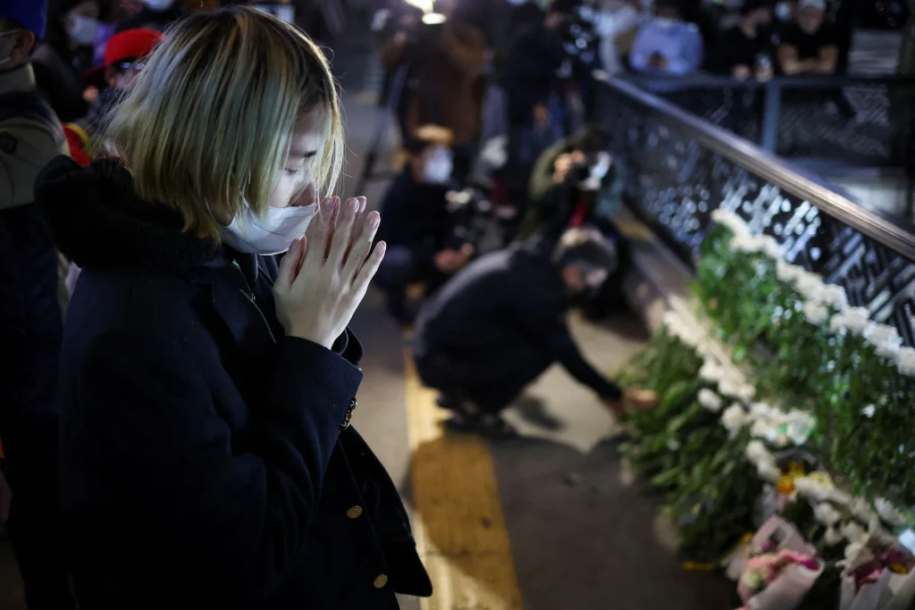 Νότια Κορέα: Θρήνος για τα θύματα της τραγωδίας του Χάλογουιν - Οργή κατά των Αρχών για τη διαχείριση - ΔΙΕΘΝΗ