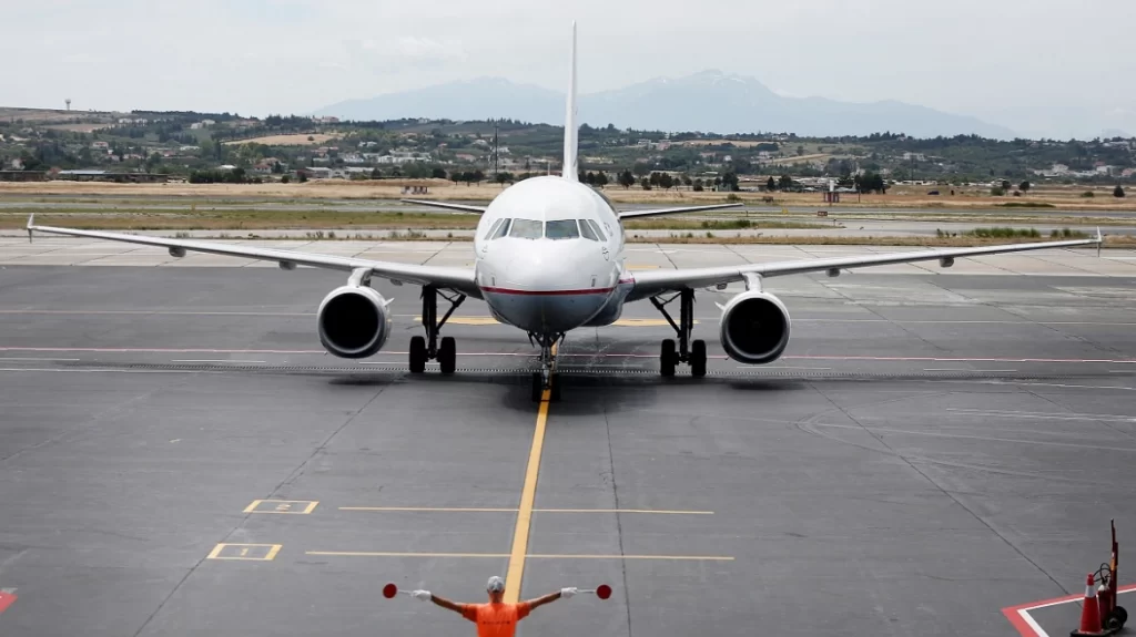 Θεσσαλονίκη: Μεθυσμένος επιβάτης πτήσης προς Κωνσταντινούπολη προκάλεσε αναγκαστική προσγείωση - ΕΛΛΑΔΑ