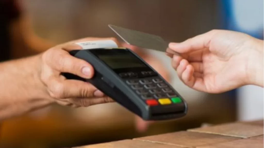 Μεσσηνία: Ψώνιζαν με κλεμμένη τραπεζική κάρτα - ΠΕΛΟΠΟΝΝΗΣΟΣ