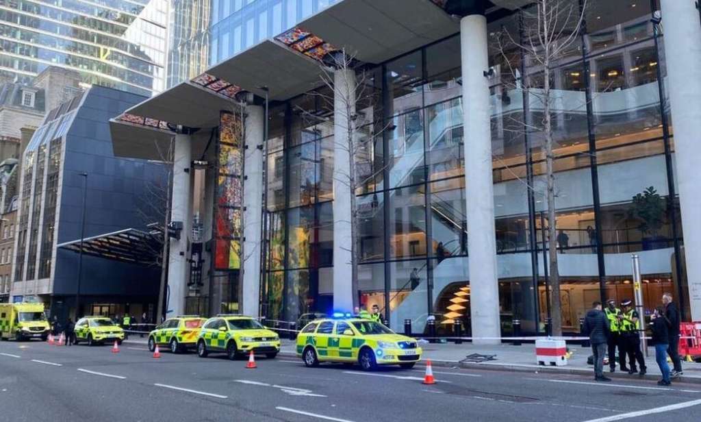 Τρόμος στο Λονδίνο - Τουλάχιστον τρεις τραυματίες από επίθεση με μαχαίρι - ΔΙΕΘΝΗ