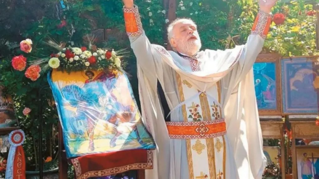 Παραμένει στους Αγίους Ισιδώρους ο ιερέας Δημήτρης Λουπασάκης - ΕΚΚΛΗΣΙΑ
