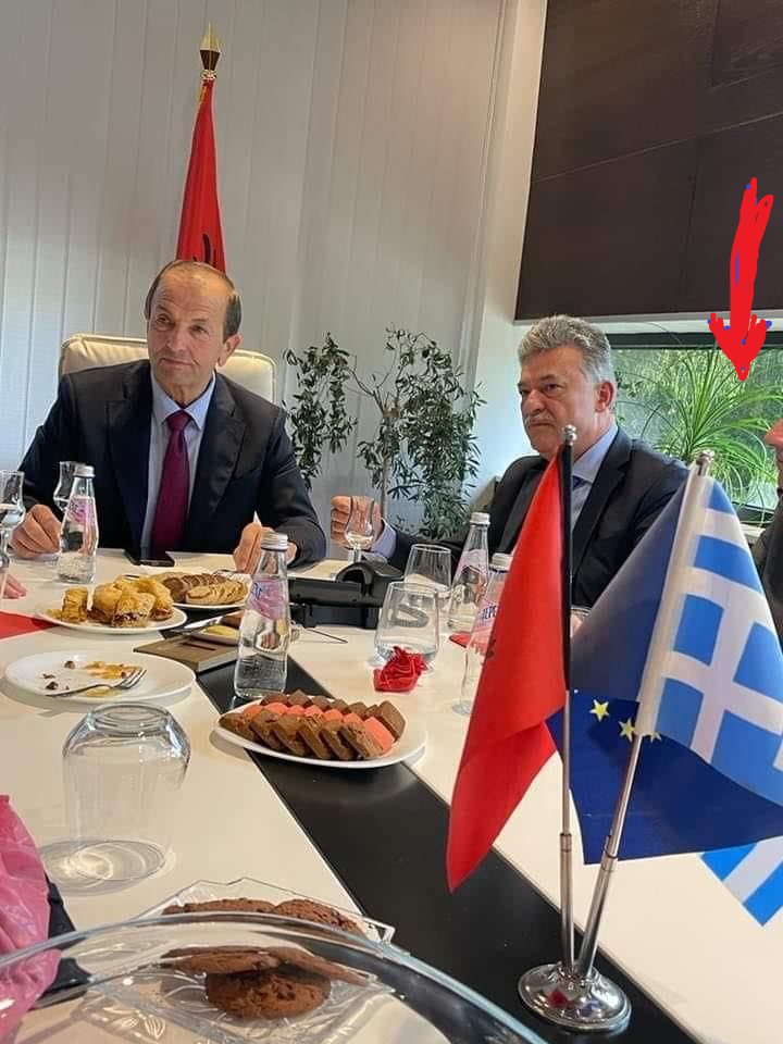 Ανάποδα η ελληνική σημαία στην επίσκεψη Νανόπουλου στην Αλβανία! - ΚΟΡΙΝΘΙΑ