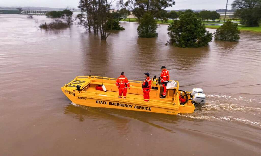 Αυστραλία: Κάτοικοι σκαρφάλωσαν σε στέγες για να σωθούν απο πλημμύρες - ΕΛΛΑΔΑ