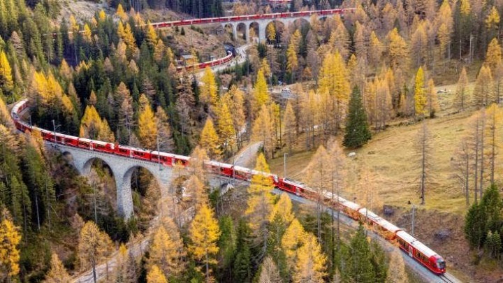 Η Ελβετία κατέρριψε ρεκόρ με το μεγαλύτερου μήκους επιβατικό τρένο [βίντεο] - ΔΙΕΘΝΗ