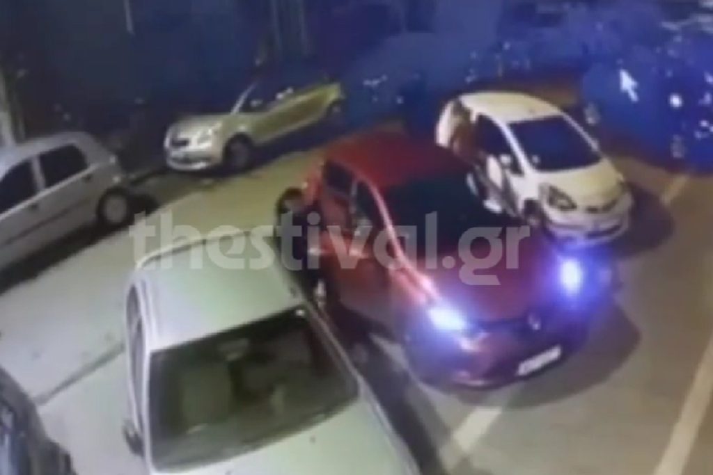 Απίστευτη κλοπή στη Θεσσαλονίκη: Κλέφτης αρπάζει τσάντα από ΙΧ χωρίς να τον καταλάβει η οδηγός - ΕΛΛΑΔΑ