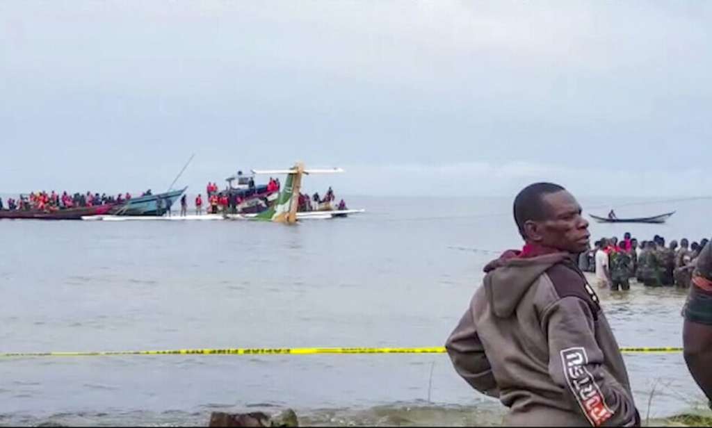 Tραγωδία στην Τανζανία: Ψαράς κινδύνεψε για να σώσει τους πιλότους - ΔΙΕΘΝΗ