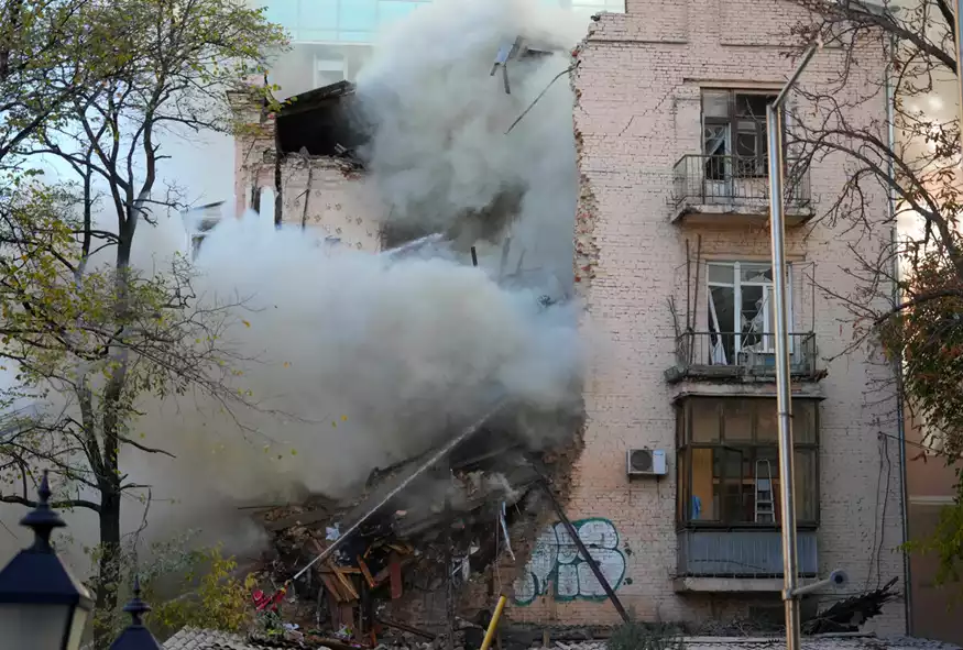 Μπαράζ ρωσικών πυραυλικών επιθέσεων σε ουκρανικές πόλεις: Συναγερμός σε Κίεβο, Χάρκοβο και Λβιβ - ΕΛΛΑΔΑ