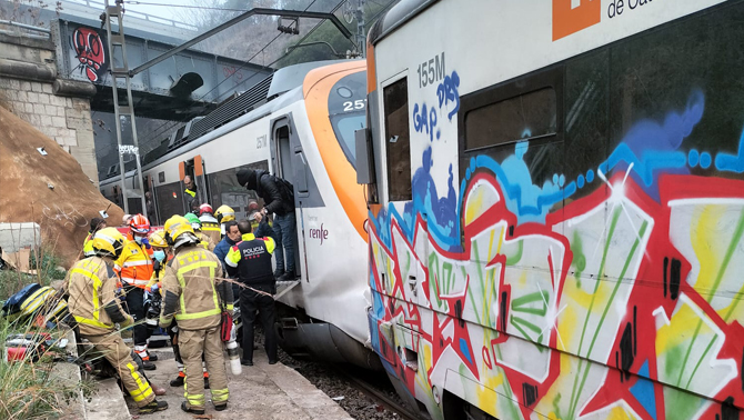 Ισπανία: Δύο τρένα συγκρούστηκαν μεταξύ τους - Δεκάδες τραυματίες - ΕΛΛΑΔΑ