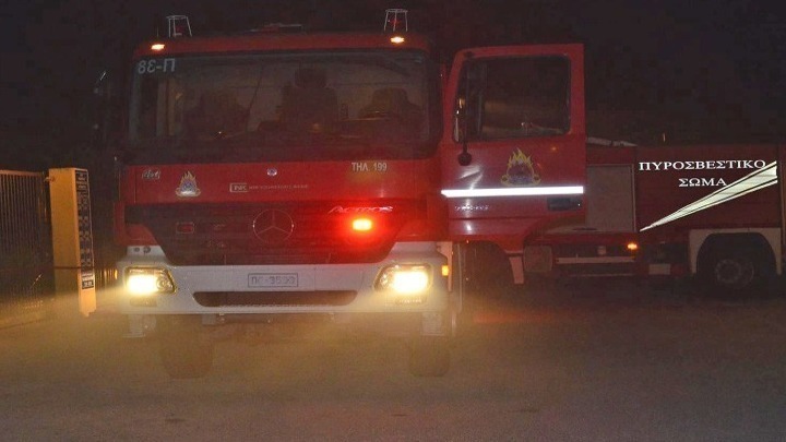 Νταλίκα τυλίχτηκε στις φλόγες στην εθνική οδό Κορίνθου - Τριπόλεως - ΚΟΡΙΝΘΙΑ