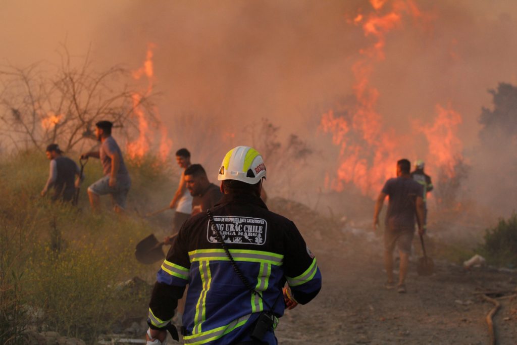 Χιλή: Δεκάδες δασικές πυρκαγιές απειλούν κατοικημένες περιοχές - ΔΙΕΘΝΗ