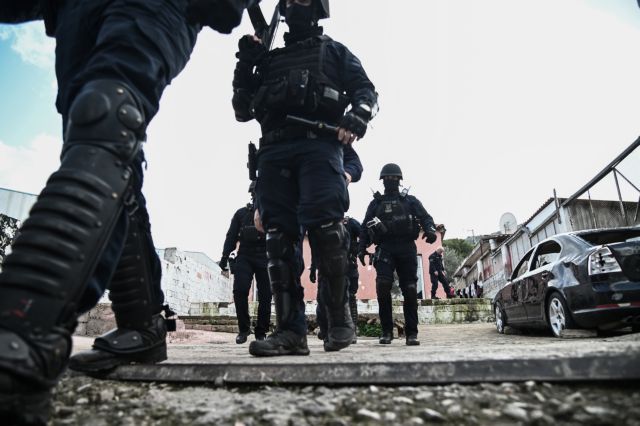 Επιχείρηση της Ελληνικής Αστυνομίας  σε καταυλισμό Ρομά στα Νεόκτιστα Ασπροπύργου, Παρασκευή 9 Δεκεμβρίου 2022.
(ΜΙΧΑΛΗΣ ΚΑΡΑΓΙΑΝΝΗΣ/EUROKINISSI)