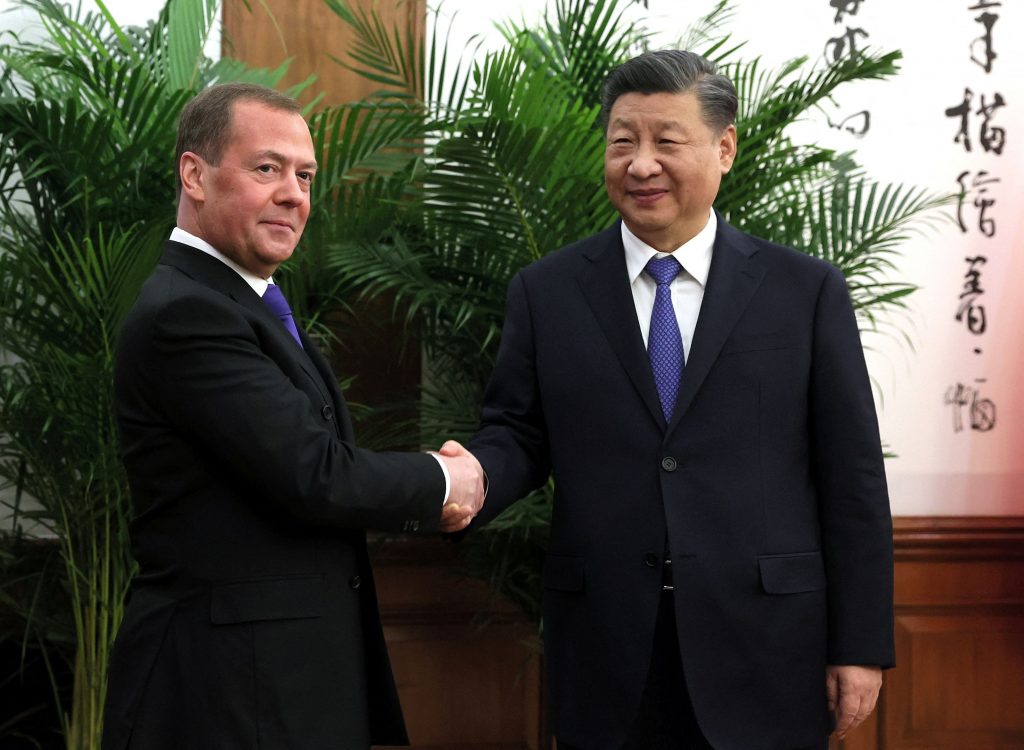 Μεντβέντεφ: Αιφνιδιαστική επίσκεψη στην Κίνα – Μετέφερε «προσωπικό μήνυμα» του Πούτιν στον Σι - ΝΕΑ