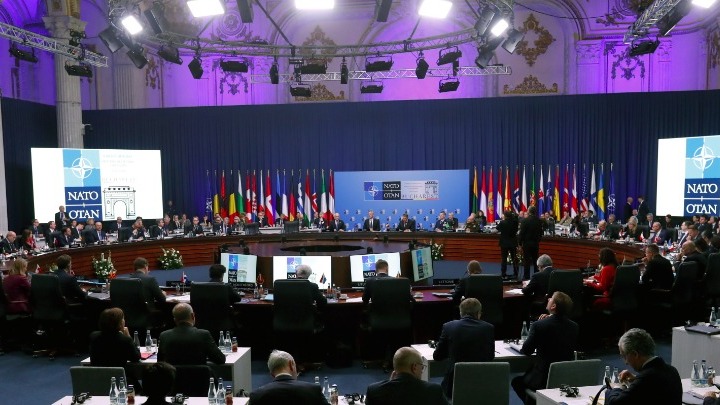 ΝΑΤΟ: Το παρασκήνιο της Συνόδου των υπουργών Εξωτερικών στο Βουκουρέστι - Απάντηση στις απειλές εναντίον κρατών-μελών - ΝΕΑ