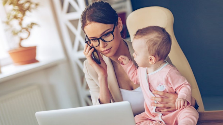 Γονική άδεια: Προστατεύει την ψυχική υγεία των μητέρων, σύμφωνα με έρευνα - ΕΛΛΑΔΑ