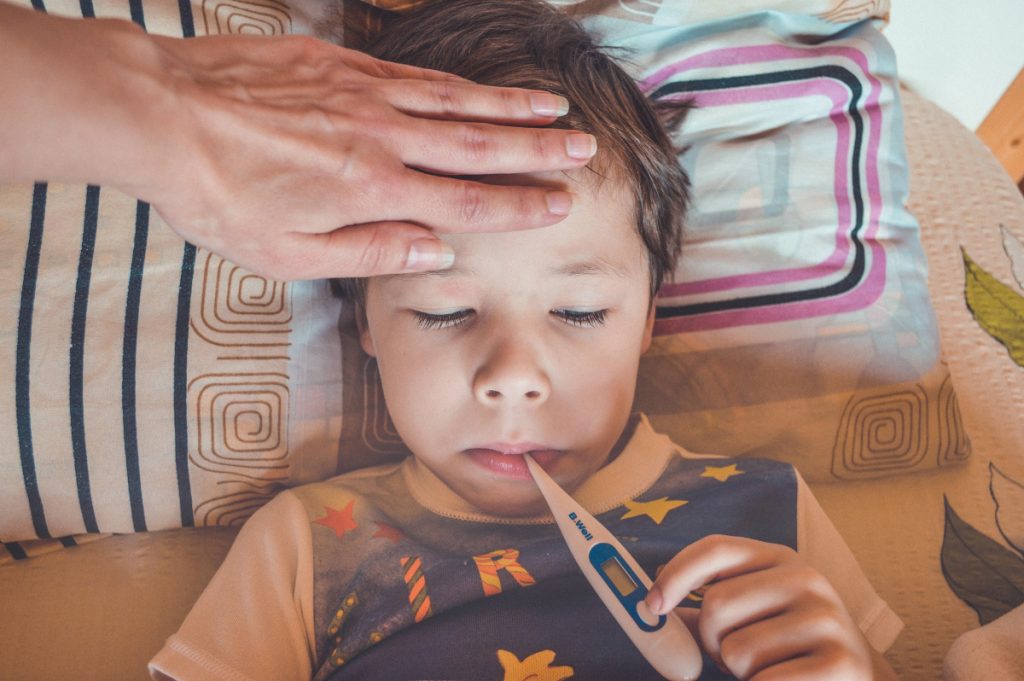 Πώς να ρίξω τον πυρετό στο παιδί μου - Οδηγίες από παιδιάτρους - ΥΓΕΙΑ