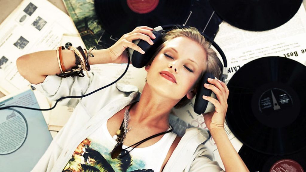 Αντίδοτο στο στρες: Βάλτε ακουστικά και «διώξτε» το άγχος «μακριά» - ΝΕΑ