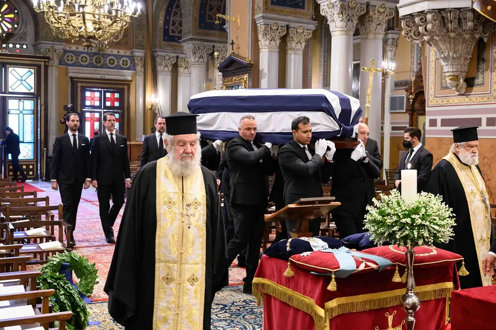 Κηδεία Τέως βασιλιά Κωνσταντίνου: Σε εξέλιξη η εξόδιος ακολουθία - ΕΛΛΑΔΑ