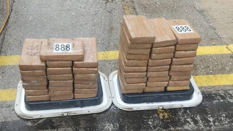 Πειραιάς: Κατασχέθηκαν 57 κιλά κοκαΐνης αξίας 2 εκατ. ευρώ [εικόνες] - ΝΕΑ
