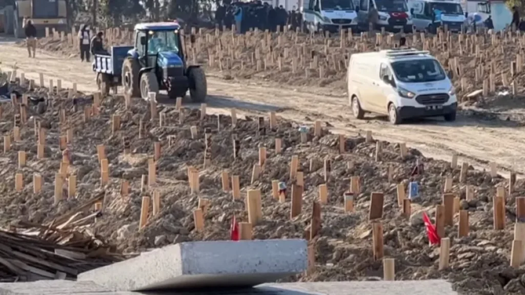 Σεισμός στην Τουρκία: Γέμισαν τα νεκροταφεία στην Αντιόχεια - Φτιάχνουν ομαδικούς τάφους - ΝΕΑ