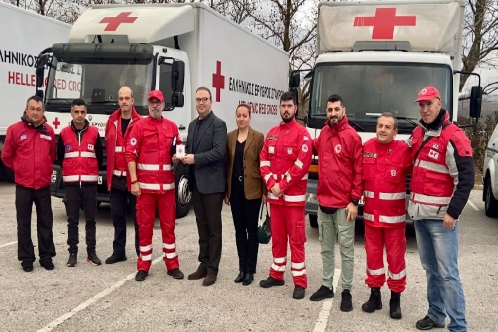 Σεισμός στην Τουρκία: Αποθέωση για τους εθελοντές του Ελληνικού Ερυθρού Σταυρού από Τούρκους οδηγούς - Συγκινητικές στιγμές [βίντεο] - ΝΕΑ