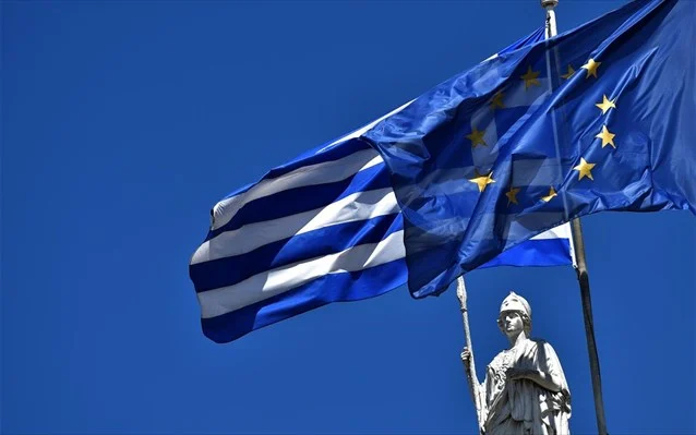 «Η Ελλάδα ξεχωρίζει» - Σημαντική μείωση του χρέους, «ύμνοι» από Handelsblatt - ΝΕΑ