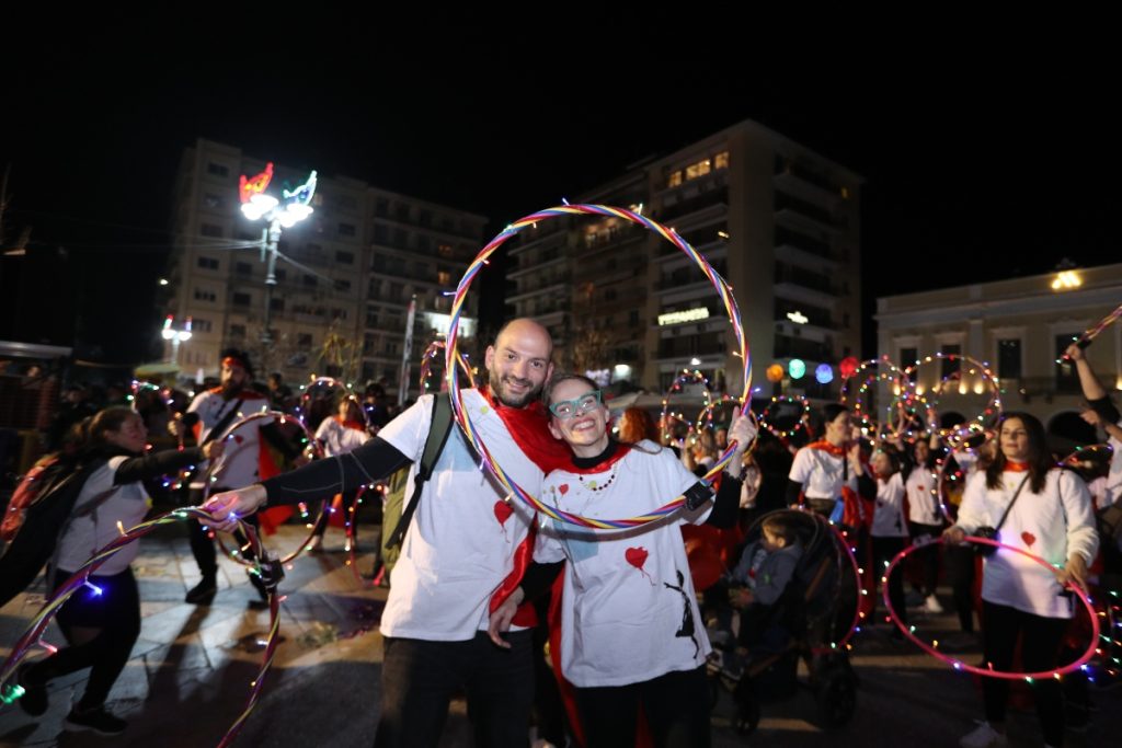 Πατρινό καρναβάλι για πάντα: Επιστροφή μετά από τρία χρόνια με χιλιάδες μασκαράδες - ΝΕΑ