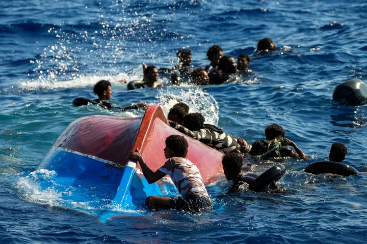 Τραγωδία στην Ιταλία: Δεκάδες νεκροί μετά από ναυάγιο σκάφους με μετανάστες -Μωράκι λίγων μηνών μεταξύ των θυμάτων - ΝΕΑ