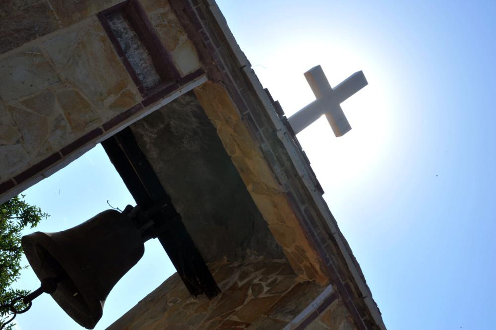 Επιδρομή στη μονή της Παναγίας Κατερινούς στην Γαβαλού Μακρυνείας στην Αιτωλοακαρνανία έκαναν τις προηγούμενες ημέρες άγνωστοι ιερόσυλοι, οι οποίοι άρπαξαν τα μεγάλης αξίας τάματα που είχαν αφιερώσει πιστοί στην θαυματουργή εικόνα της Θεομήτορος. - ΝΕΑ
