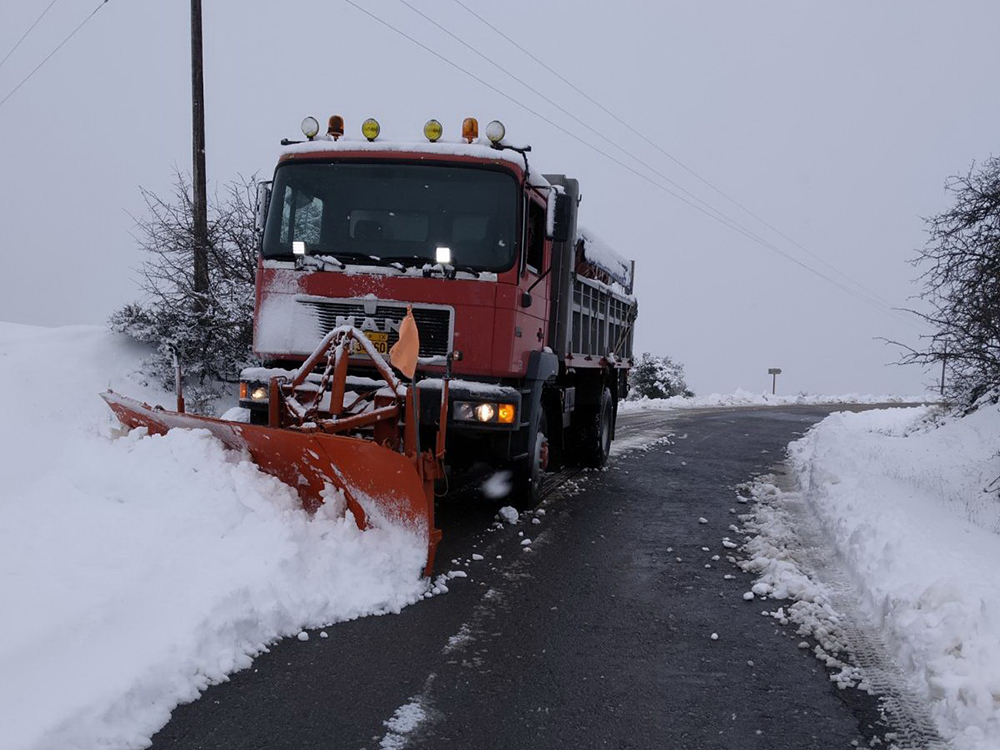 Ετοιμότητα και παρεμβάσεις από την Περιφέρεια σε όσα σημεία του οδικού δικτύου επηρεάζονται από την χιονόπτωση - ΝΕΑ
