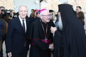 Αρχιεπίσκοπος κατά την τελετή επανένωσης των τριών παρθενώνειων θραυσμάτων: Εύχομαι η πρωτοβουλία του Πάπα Φραγκίσκου να βρει και άλλους μιμητές - ΝΕΑ