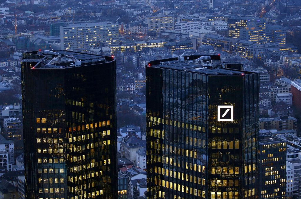 Κρίση στην Deutsche Bank: Καταρρέει η μετοχή - Εκτοξεύονται τα CDS - ΝΕΑ