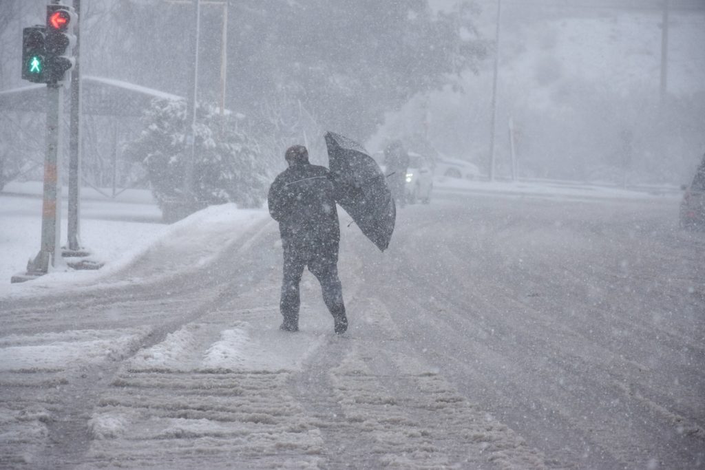 Καιρός: Σαρώνουν τη χώρα το επόμενο τριήμερο καταιγίδες και χιόνια – Η επέλαση της κακοκαιρίας σε 3 στάδια, «SOS» από Μαρουσάκη - ΝΕΑ
