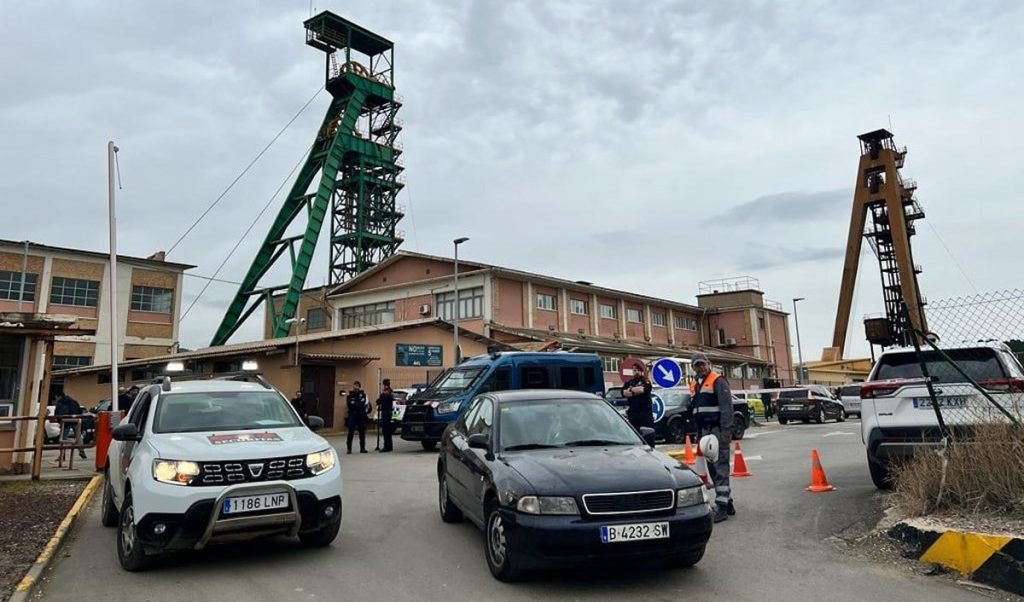 Ισπανία: Τρεις άνθρωποι εγκλωβίστηκαν σε ορυχείο στα 900 μέτρα - «Αγώνας δρόμου» για να σωθούν - ΝΕΑ