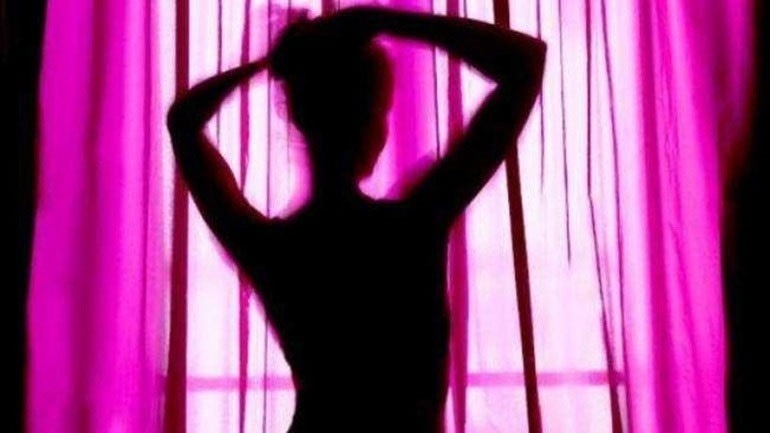 Σοκ στη Σαντορίνη: Κύκλωμα εξωθούσε γυναίκες στην πορνεία – Η δράση του, οι ρόλοι και οι 7 συλλήψεις - ΝΕΑ