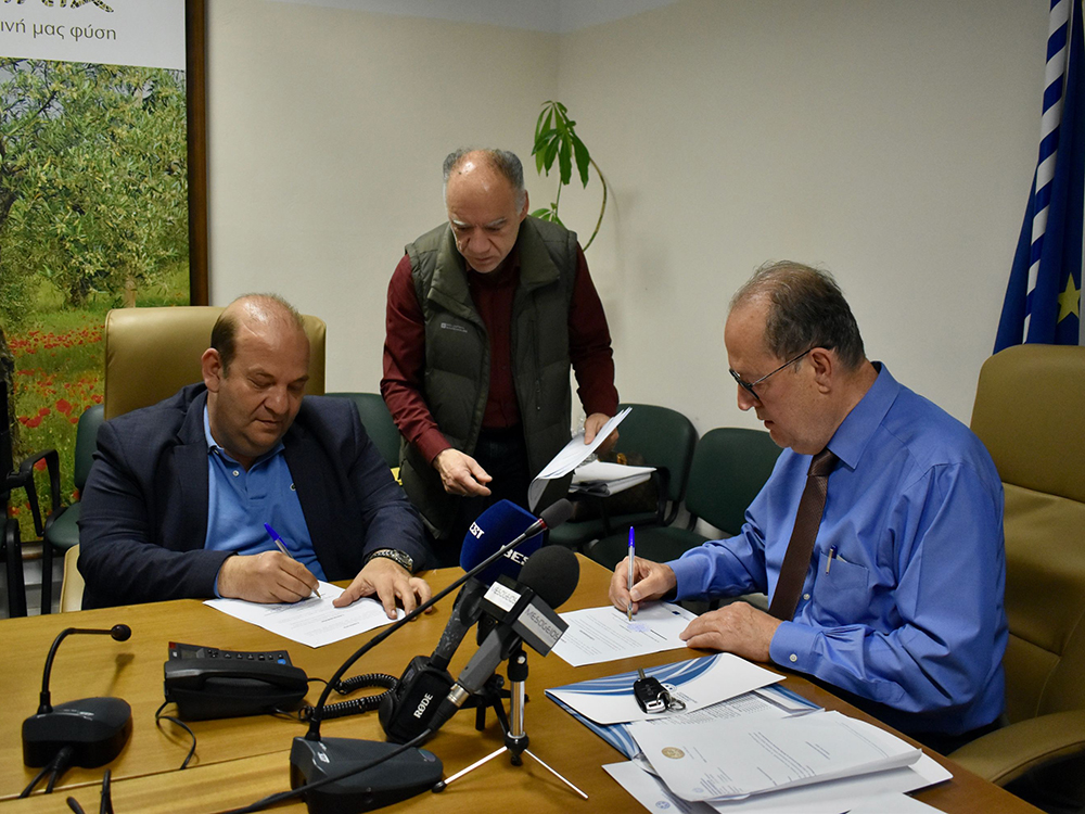 Εργα βελτίωσης από την Περιφέρεια Πελοποννήσου στο οδικό δίκτυο της Μεσσηνίας, υπογράφηκαν συμβάσεις συνολικού προϋπολογισμού 3,4 εκ ευρώ από τον περιφερειάρχη Π. Νίκα - ΝΕΑ