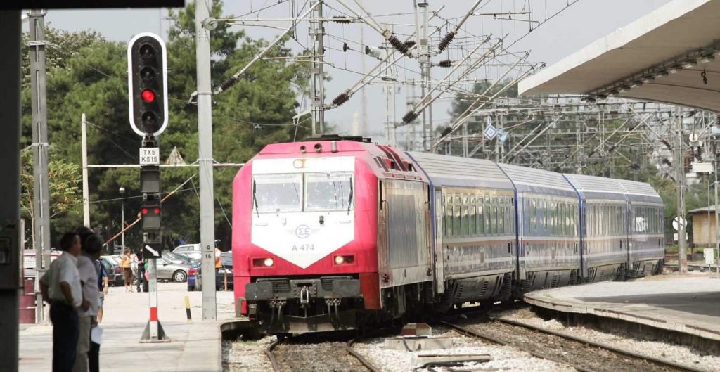 Σιδηρόδρομος: Το Intercity έμεινε από ρεύμα πριν τη Λάρισα - ΝΕΑ