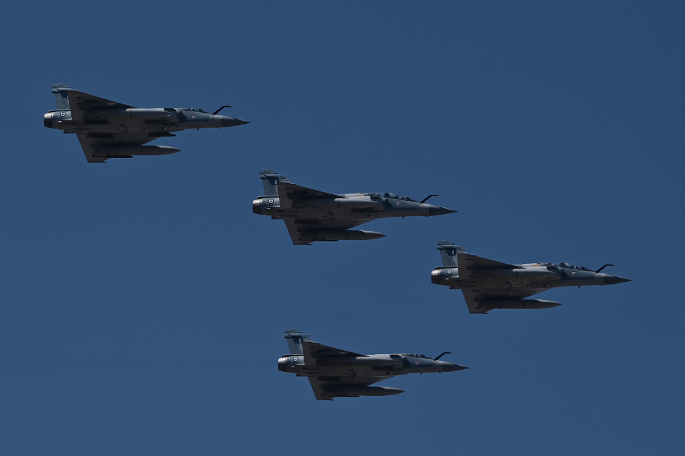 Ηνίοχος 2023: «Έσκισαν» τον αττικό ουρανό της Αθήνας τα μαχητικά αεροσκάφη - ΝΕΑ