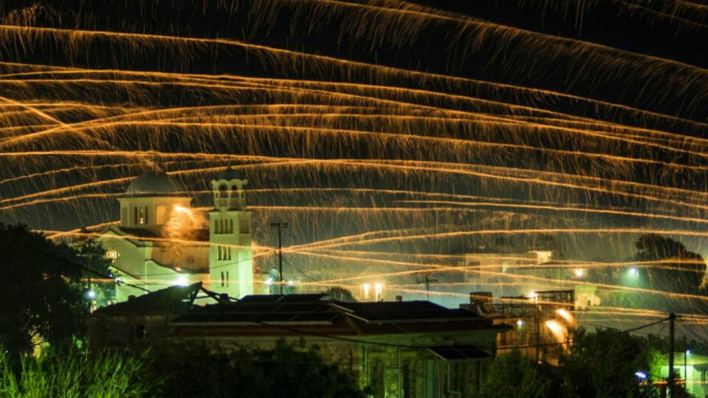 Χίος: Φαντασμαγορικός ο ρουκετοπόλεμος, το βράδυ της Ανάστασης, στο Βροντάδο - ΝΕΑ