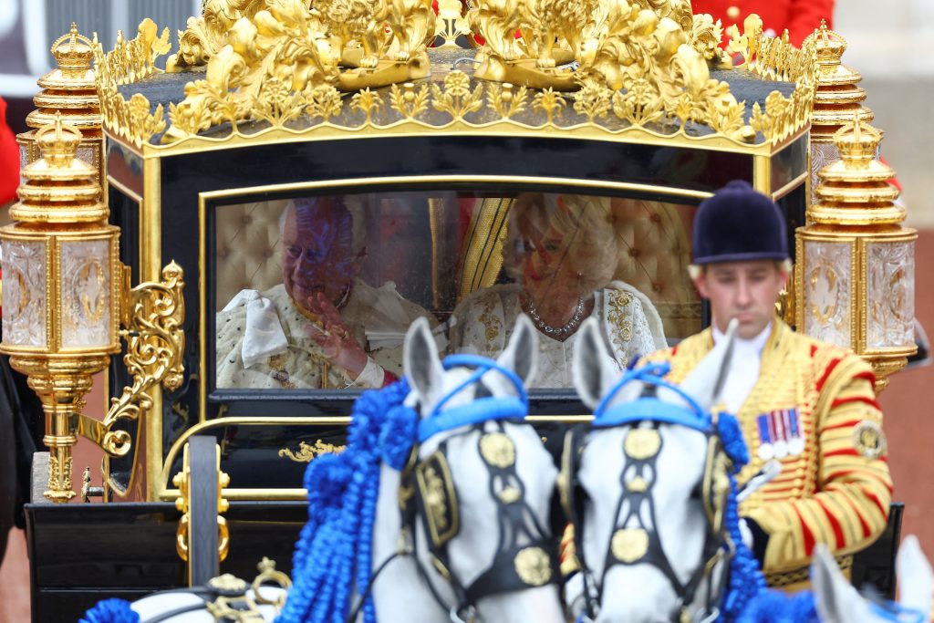 Live Βασιλιάς Κάρολος: Η ιστορική του στέψη - Λεπτό προς λεπτό το τελετουργικό - ΝΕΑ