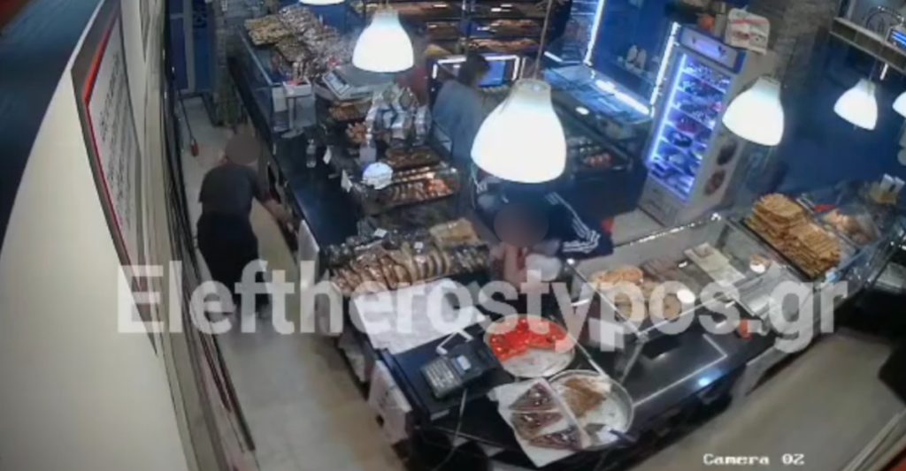 Βίντεο ντοκουμέντο από ένοπλη ληστεία σε φούρνο - Κόλλησε το πιστόλι στο0ν κρόταφο υπαλλήλου - ΝΕΑ