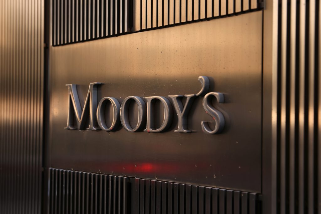 Moody's: Η Ελλάδα πρόκειται να έχει μία από τις μεγαλύτερες μειώσεις χρέους παγκοσμίως - ΝΕΑ