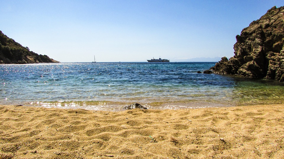 Vogue: Οι καλύτερες παραλίες στην Ελλάδα για το 2023 [εικόνες] - ΝΕΑ